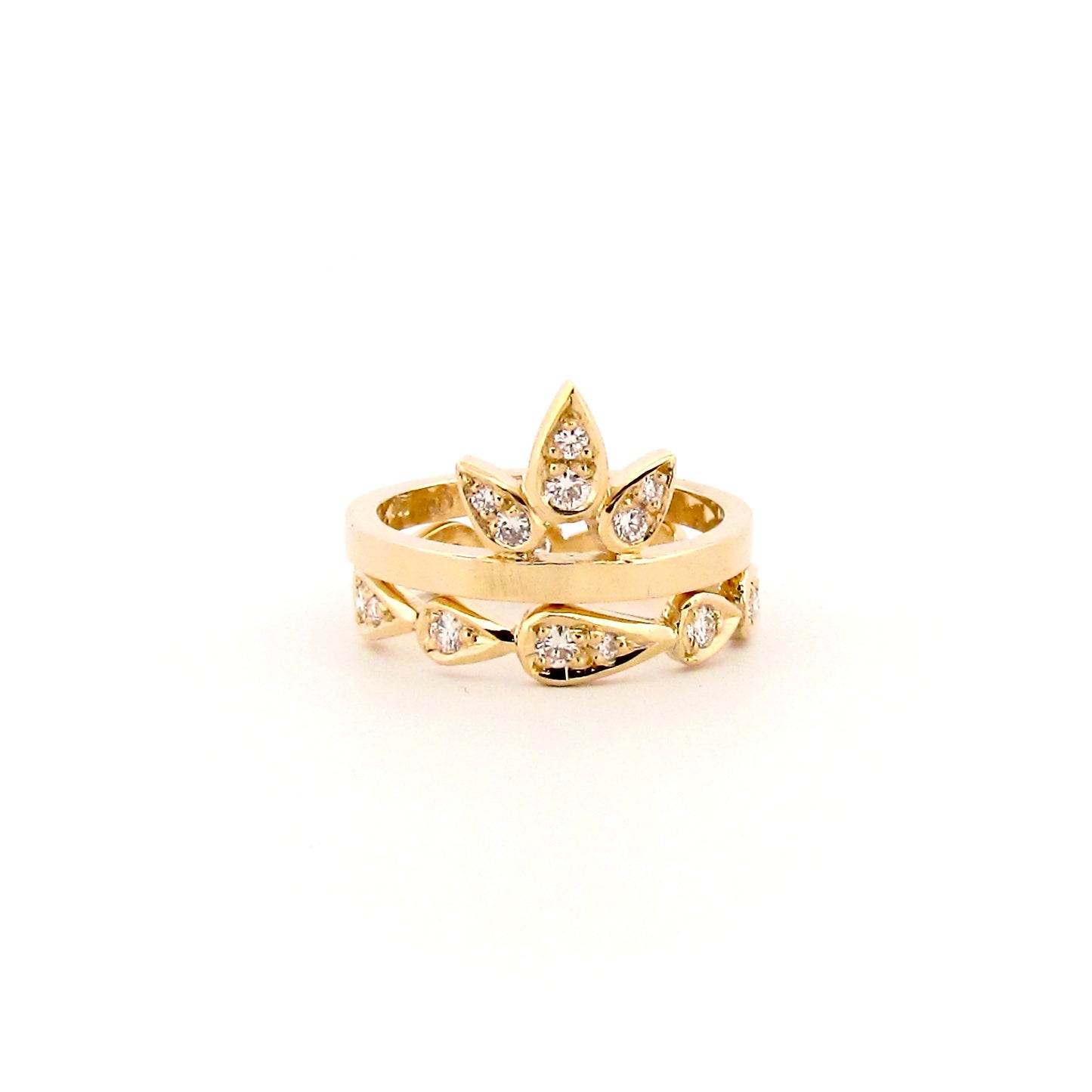 yellow gold diamond chasing droplets stackable band