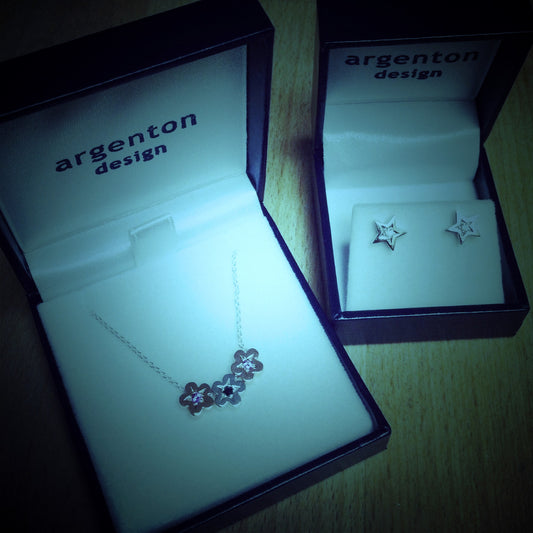 White Gold and diamond Star stud earrings