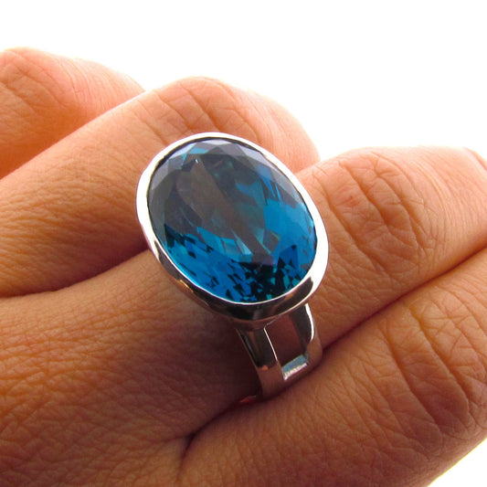 White gold London Blue Topaz Horizon Ring
