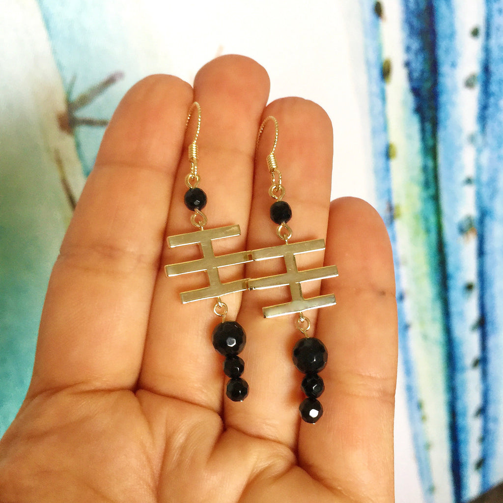 Yellow Gold Onyx China Earrings