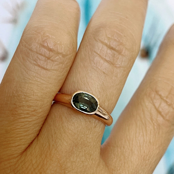 Rose Gold Green Sapphire Oval Simplicity Ring